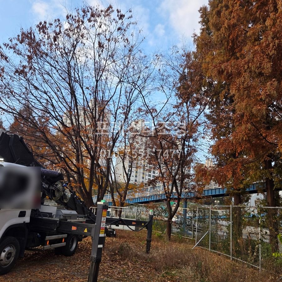 작업 전 장비를 세운 현장